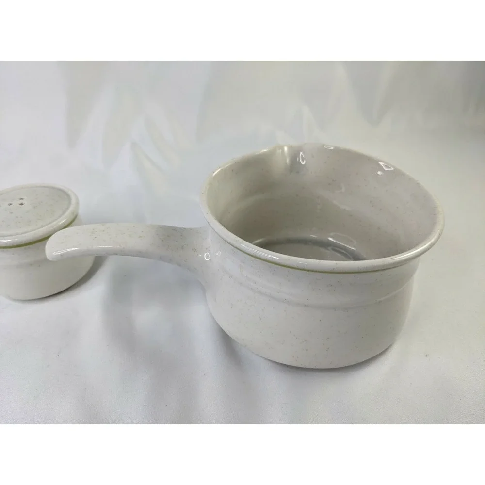 Poppy Trail by Metlox Geranium Gravy Boat and Salt Shaker